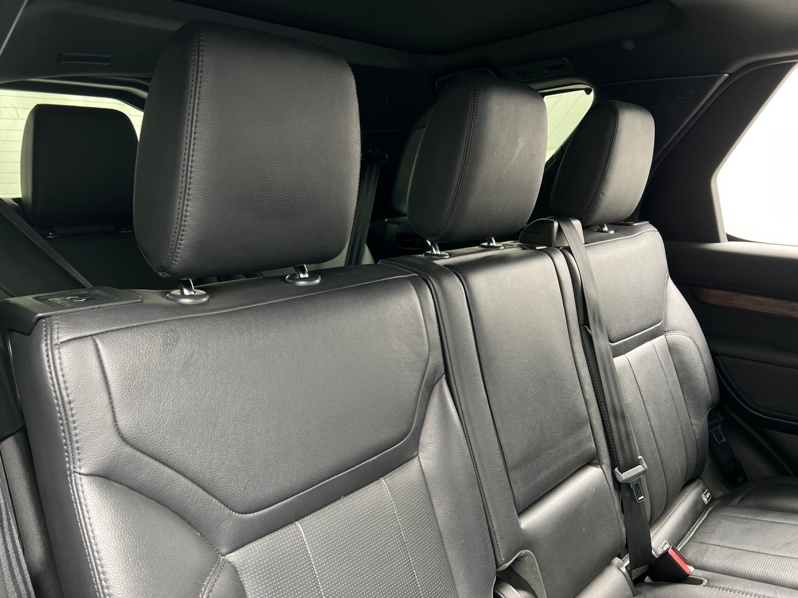 Thumbnail: 2019 Land Rover Discovery - 5