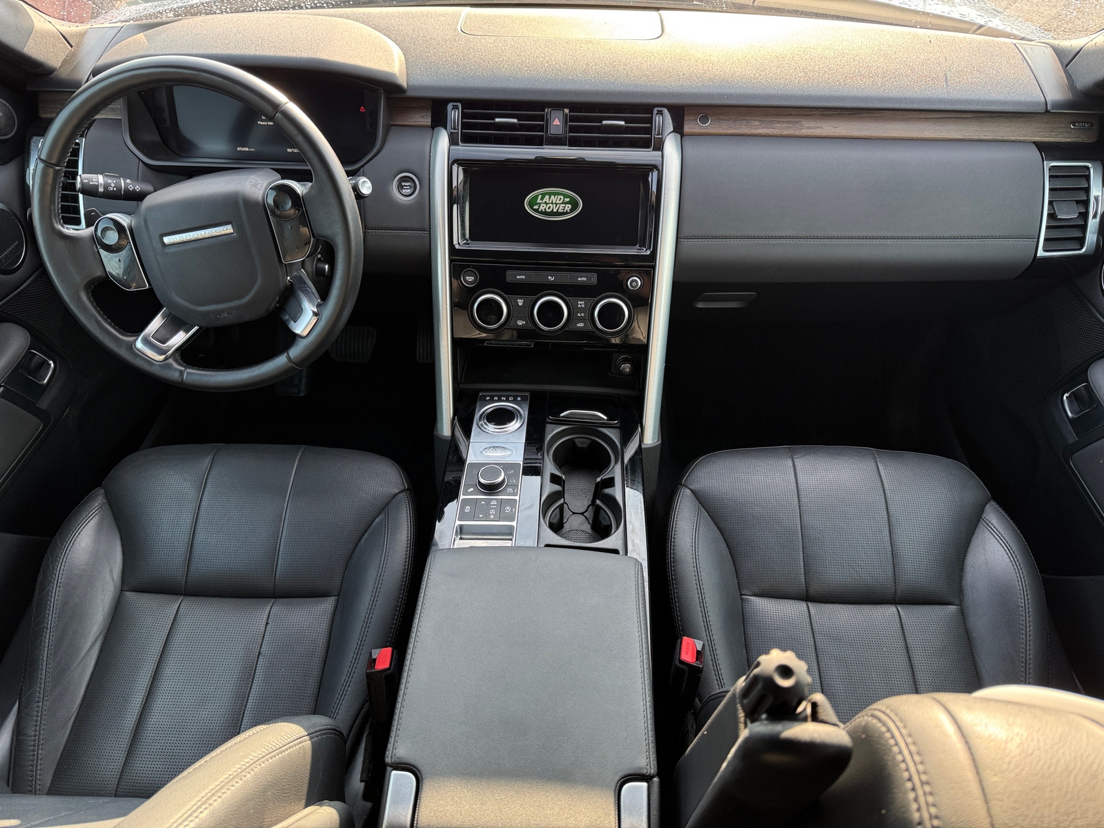 Thumbnail: 2019 Land Rover Discovery - 2