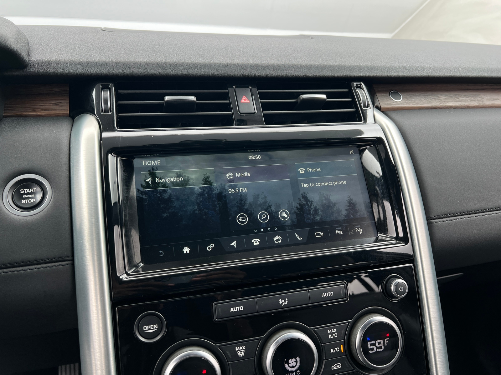 Thumbnail: 2019 Land Rover Discovery - 3