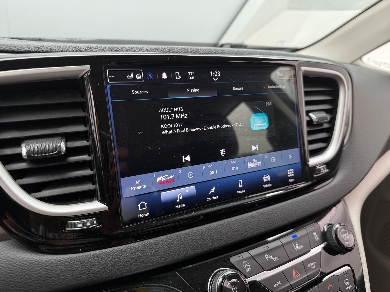 Thumbnail: 2024 Chrysler Pacifica - 3