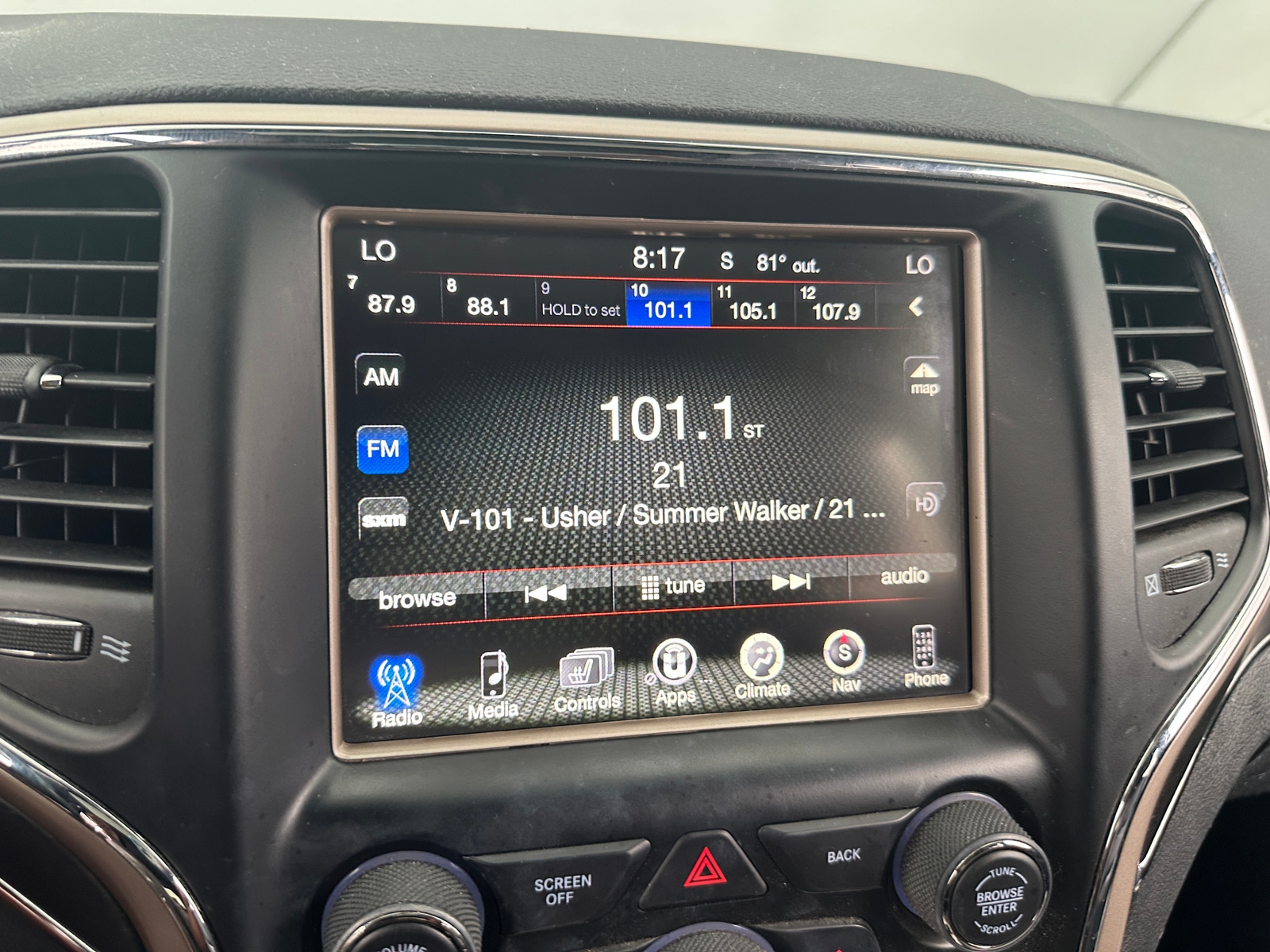 Thumbnail: 2017 Jeep Grand Cherokee - 3