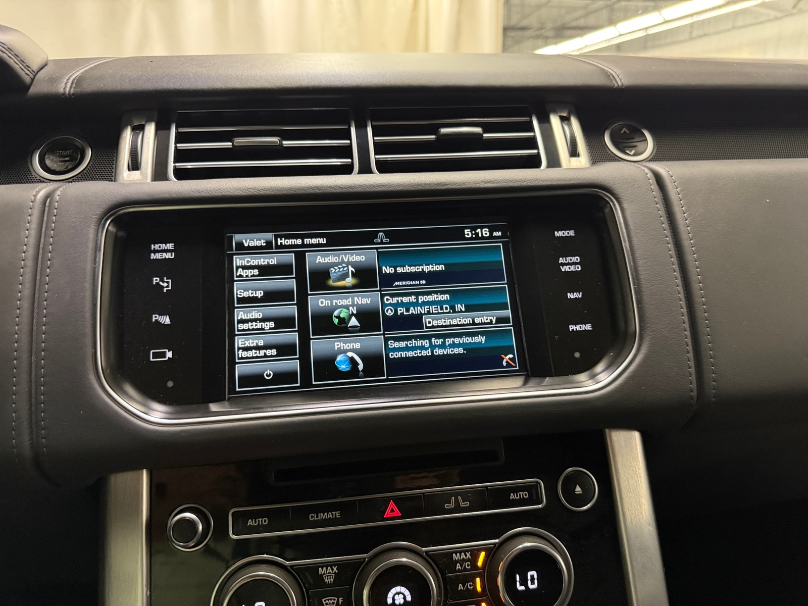 Thumbnail: 2015 Land Rover Range Rover - 3