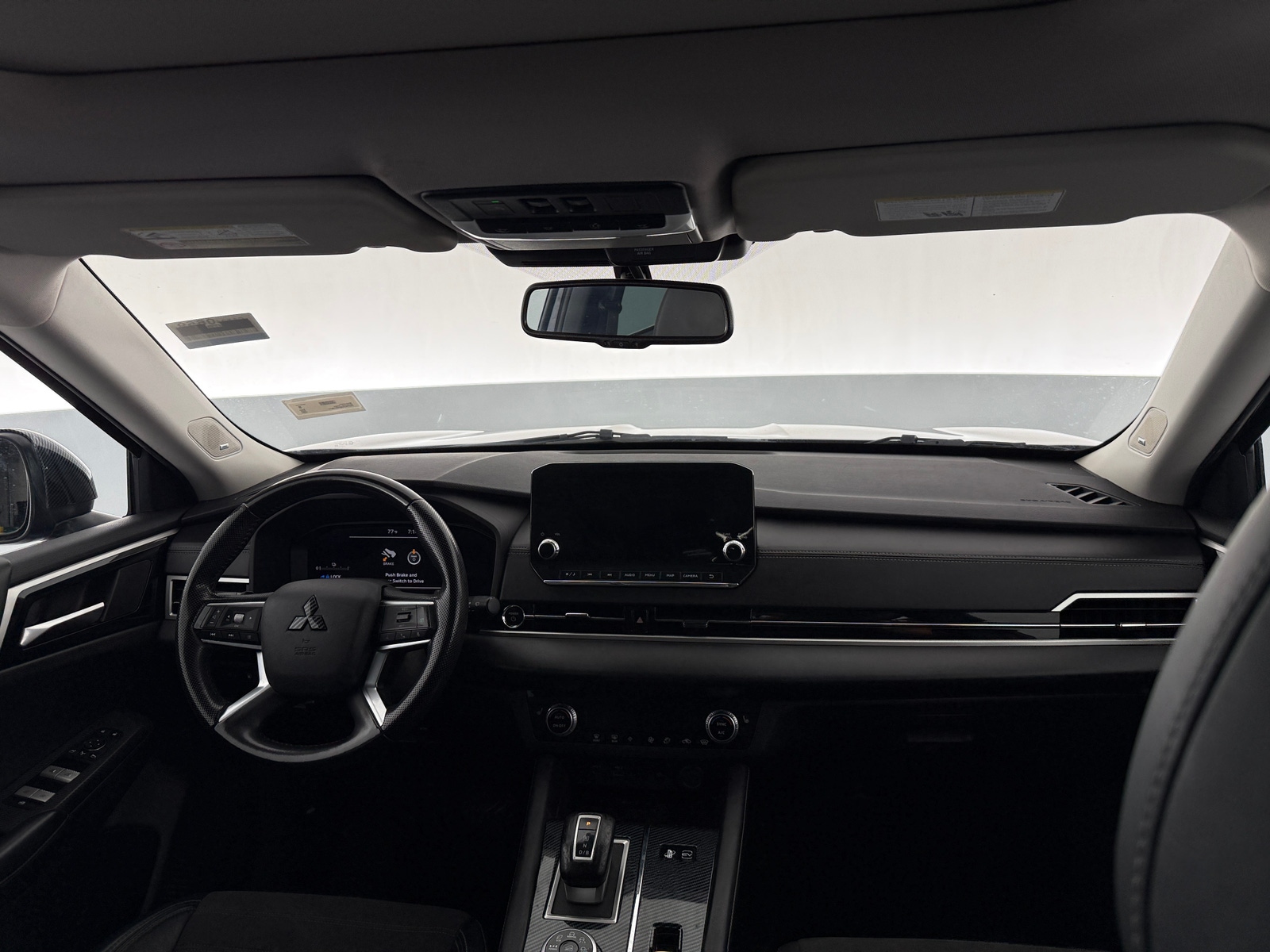 Thumbnail: 2023 Mitsubishi Outlander - 2