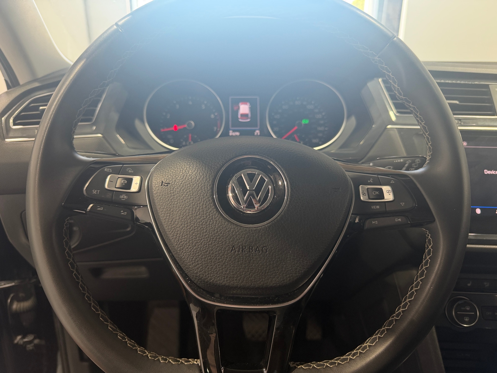 Thumbnail: 2021 Volkswagen Tiguan - 4