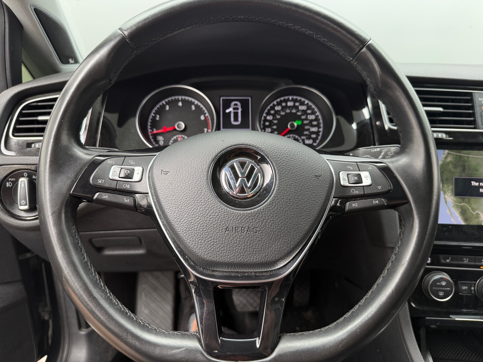 Thumbnail: 2018 Volkswagen e-Golf - 4