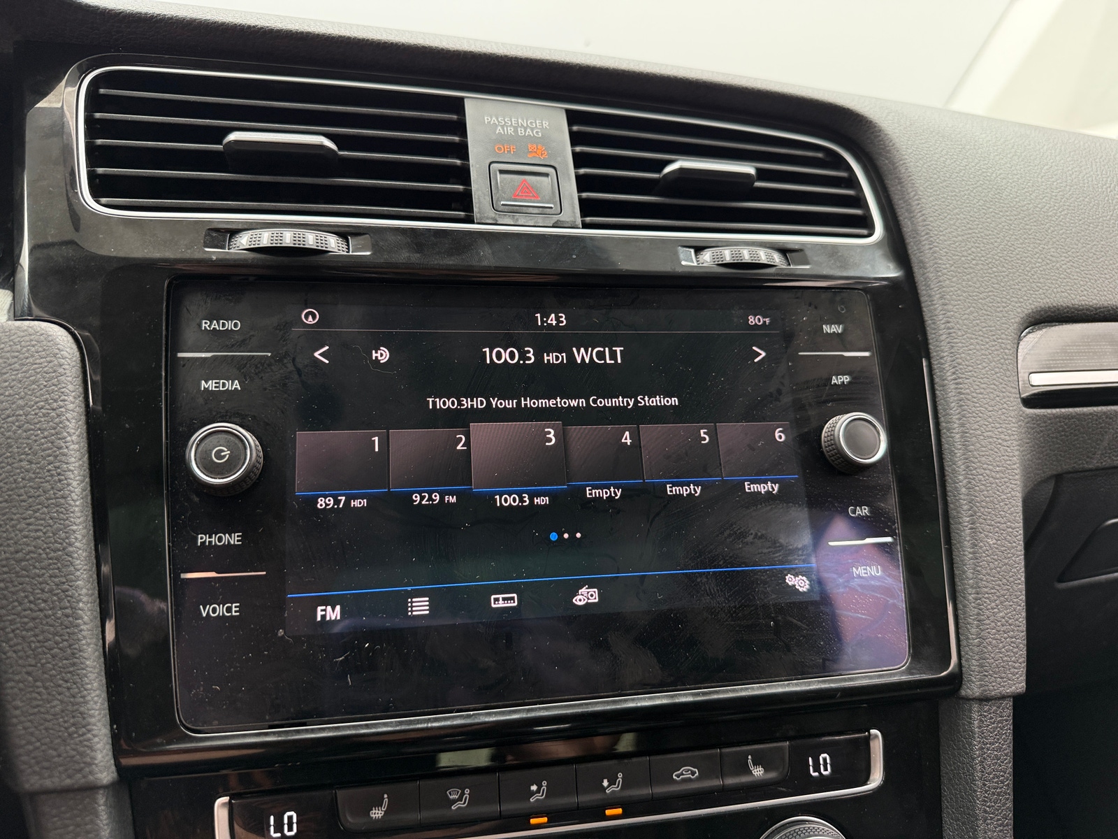 Thumbnail: 2018 Volkswagen e-Golf - 3
