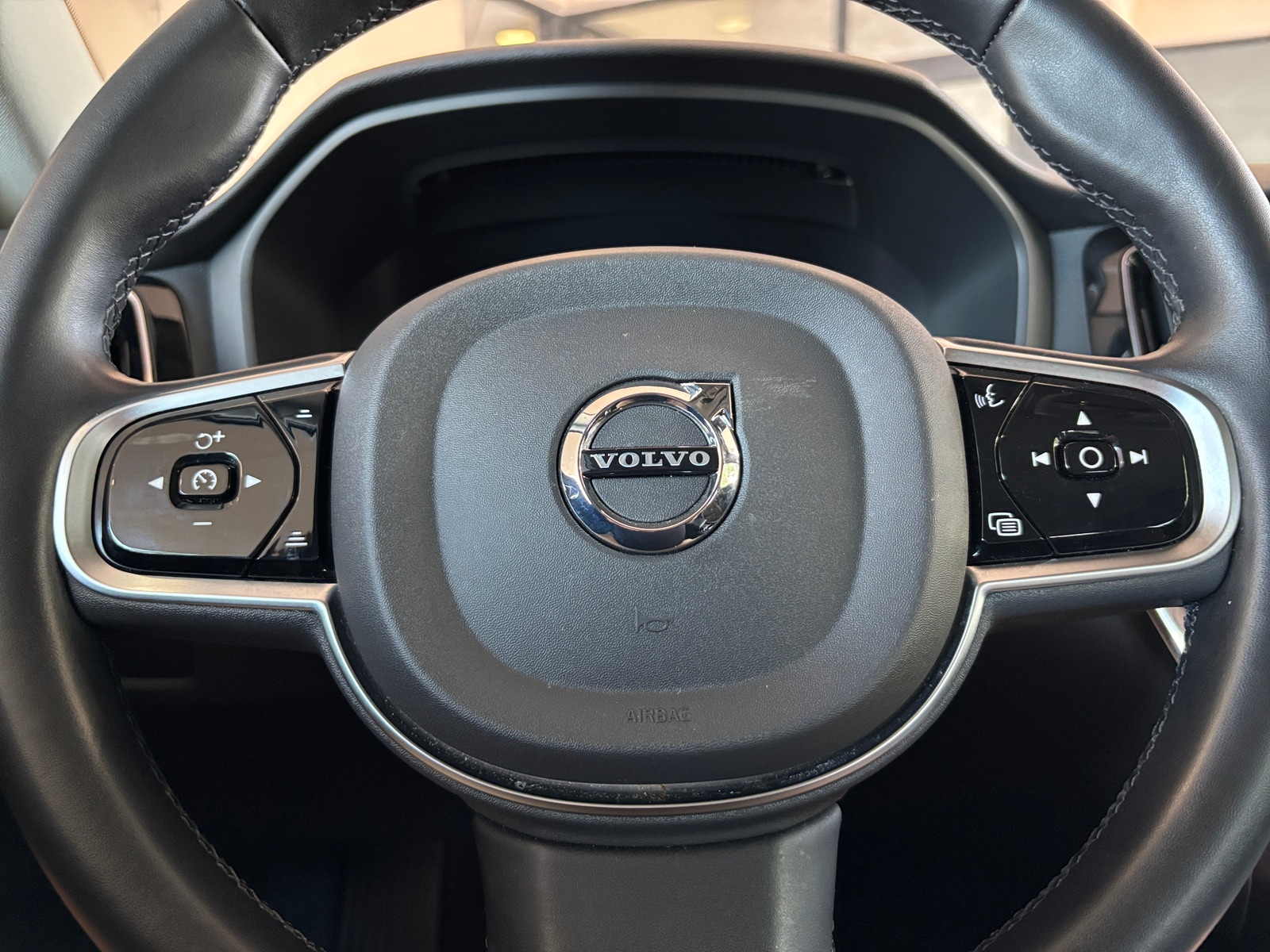 Thumbnail: 2025 Volvo V60 - 5