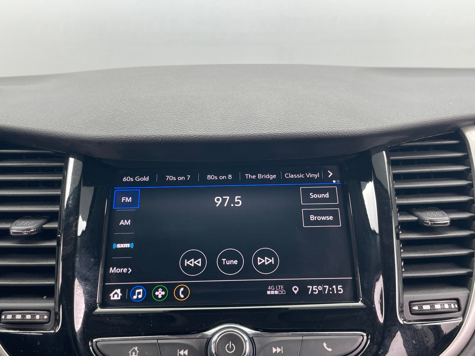 Thumbnail: 2020 Chevrolet Trax - 3