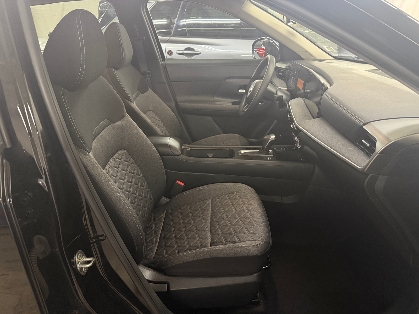 Thumbnail: 2025 Nissan Kicks - 2