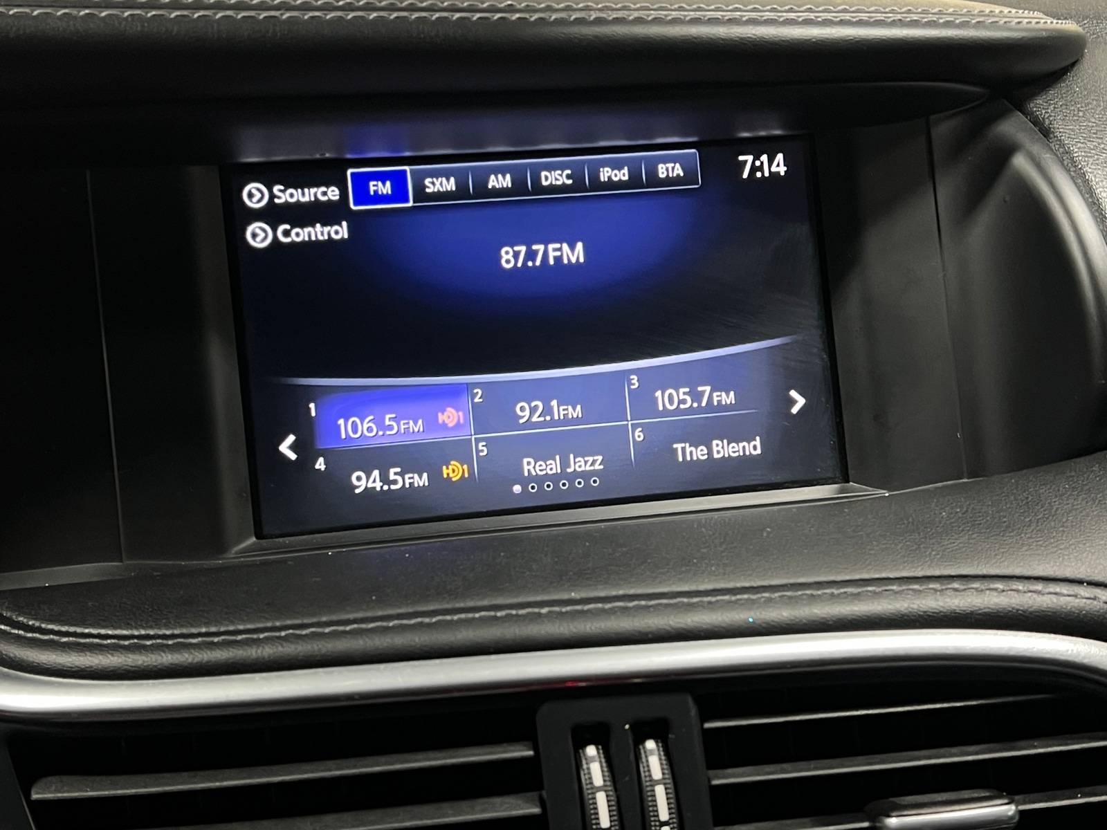 Thumbnail: 2018 INFINITI QX30 - 3