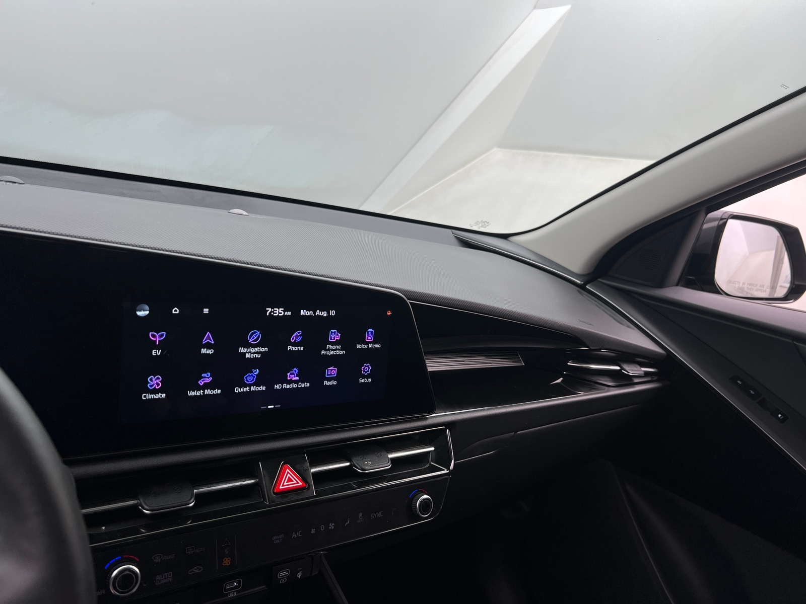 Thumbnail: 2023 Kia Niro - 3