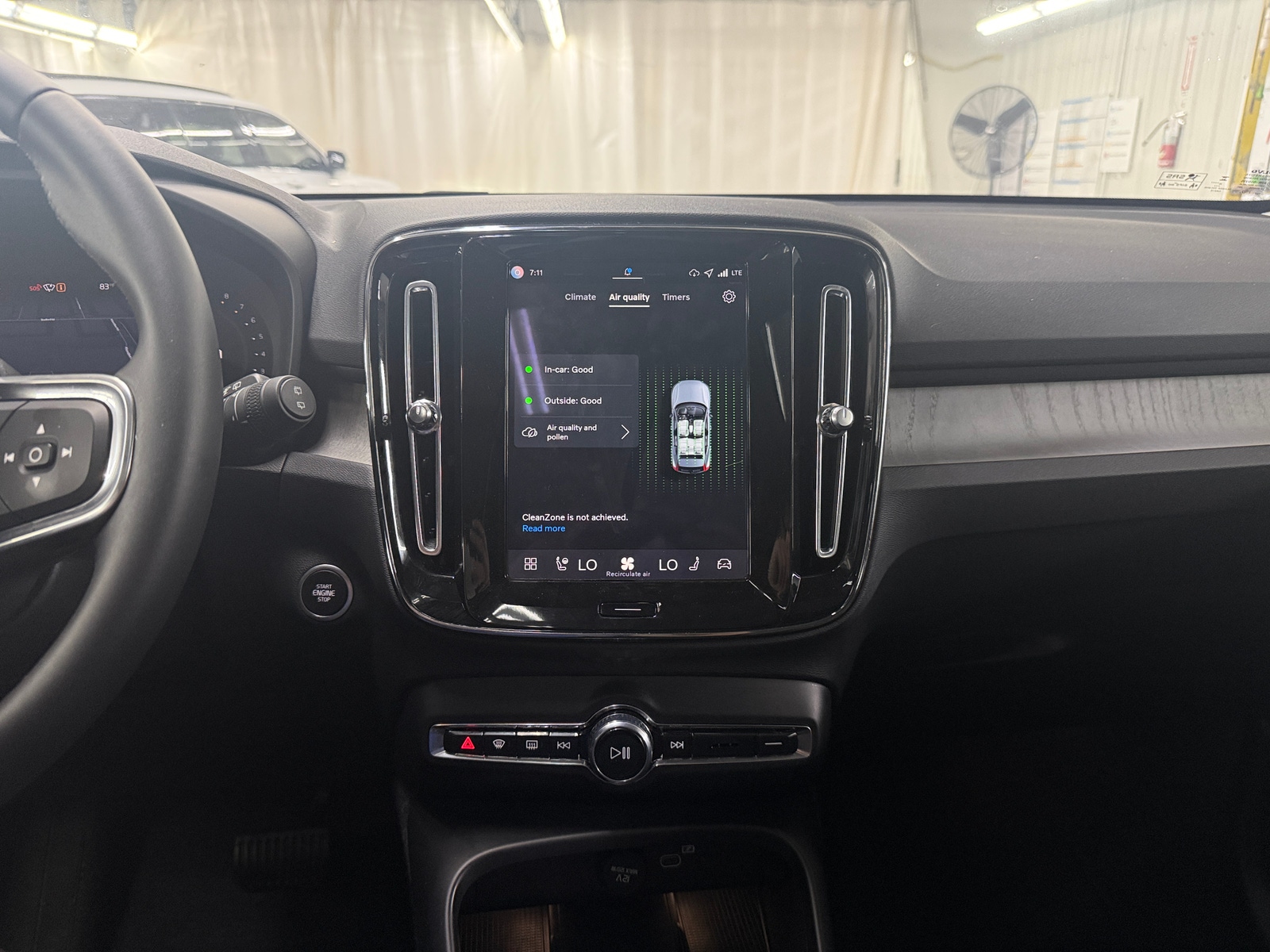 Thumbnail: 2026 Volvo XC40 - 3
