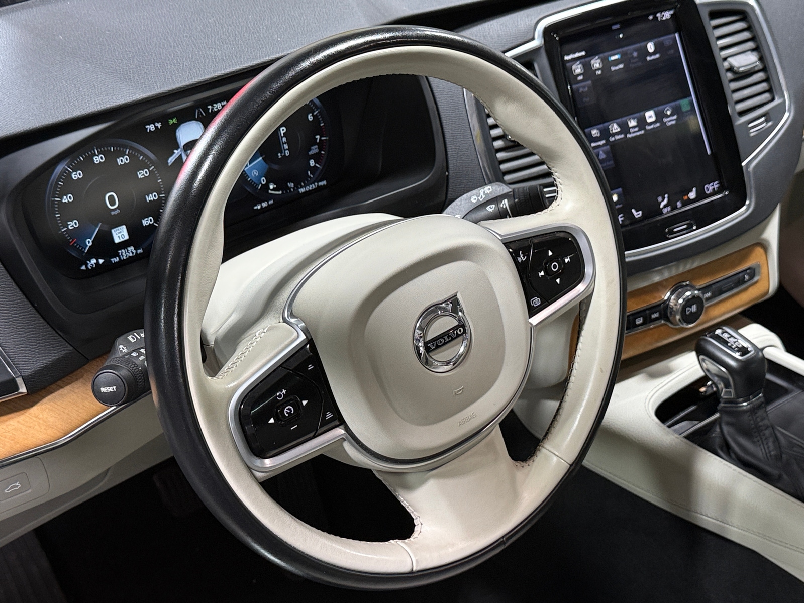 Thumbnail: 2022 Volvo XC90 - 4