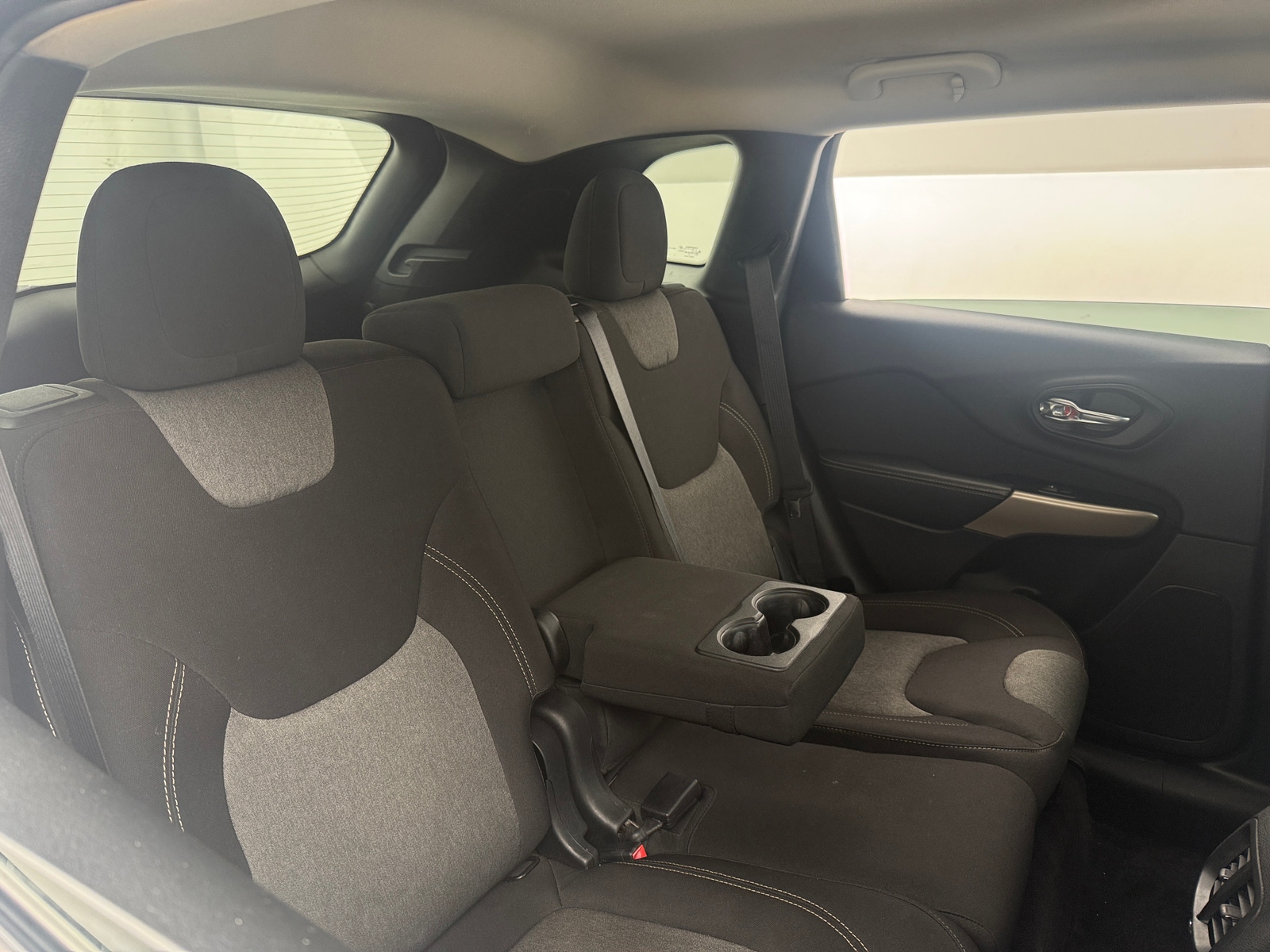 Thumbnail: 2018 Jeep Cherokee - 6