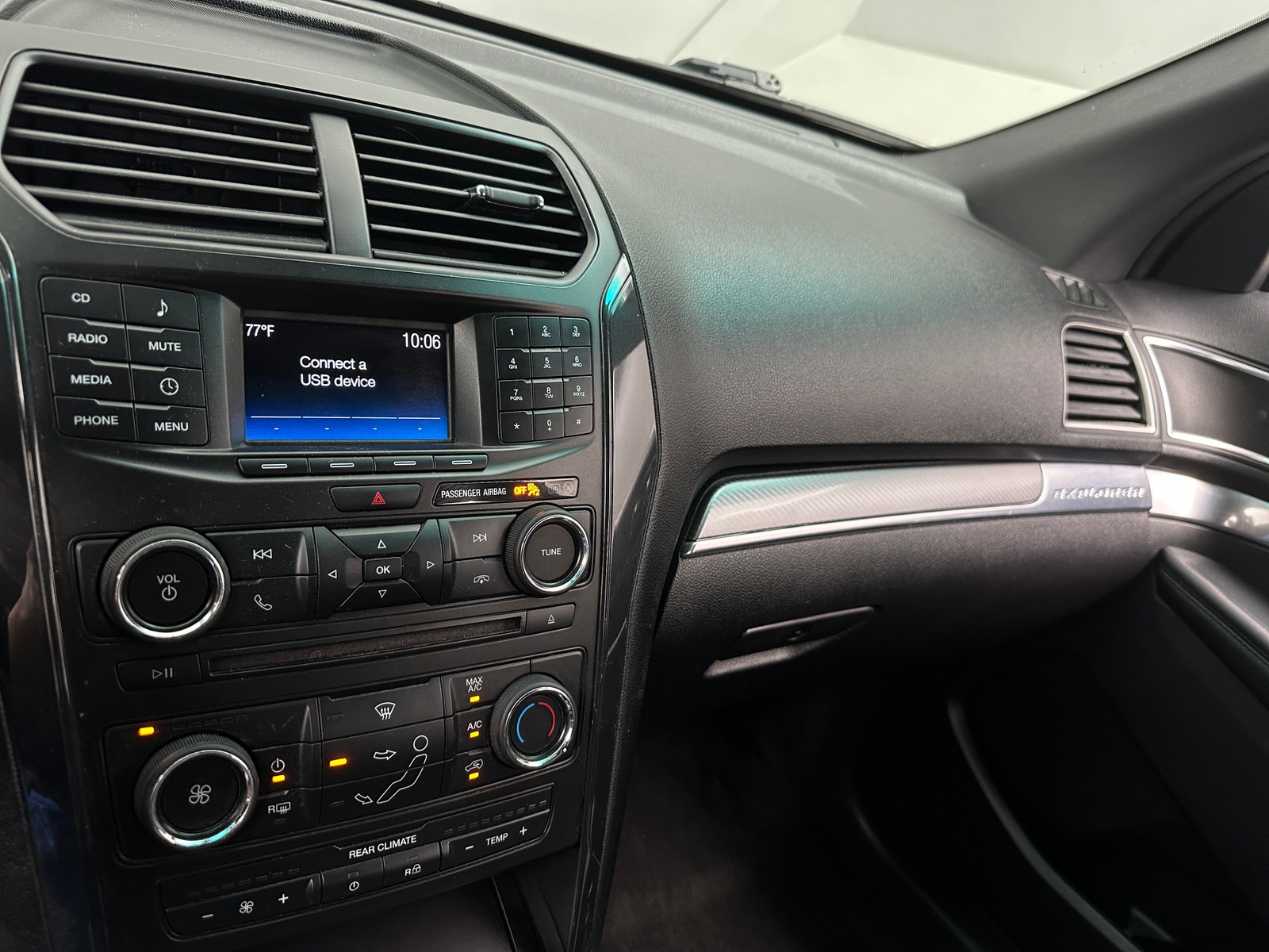 Thumbnail: 2016 Ford Explorer - 4