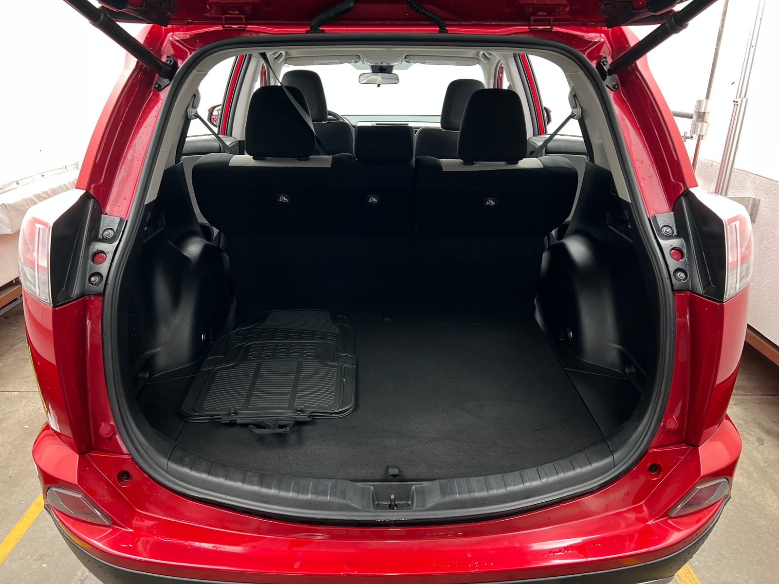 Thumbnail: 2017 Toyota RAV4 - 7