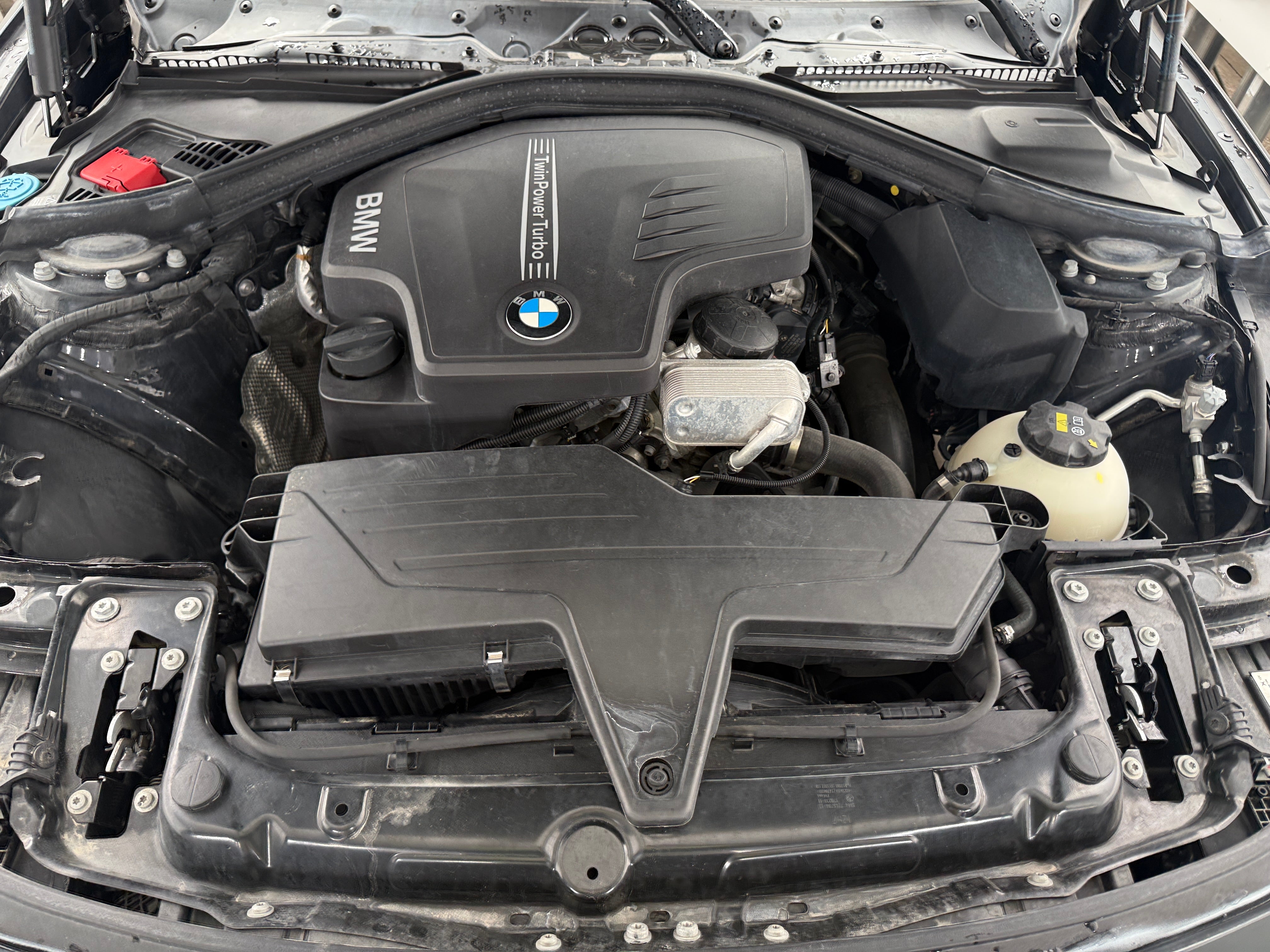 Used 2018 BMW 3 Series 320i with VIN WBA8E5G50JNU45651 for sale in Pewaukee, WI