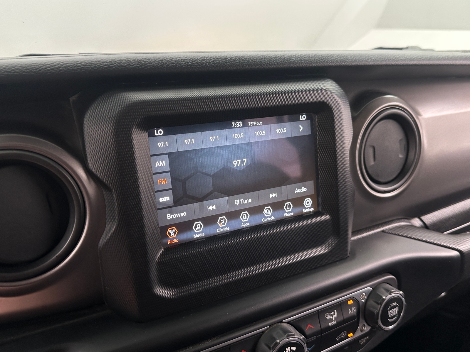 Thumbnail: 2023 Jeep Gladiator - 4