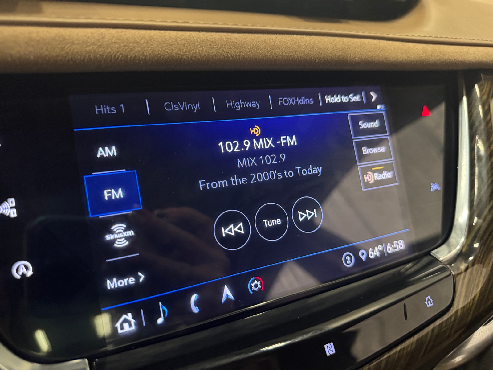 Thumbnail: 2020 Cadillac XT6 - 3