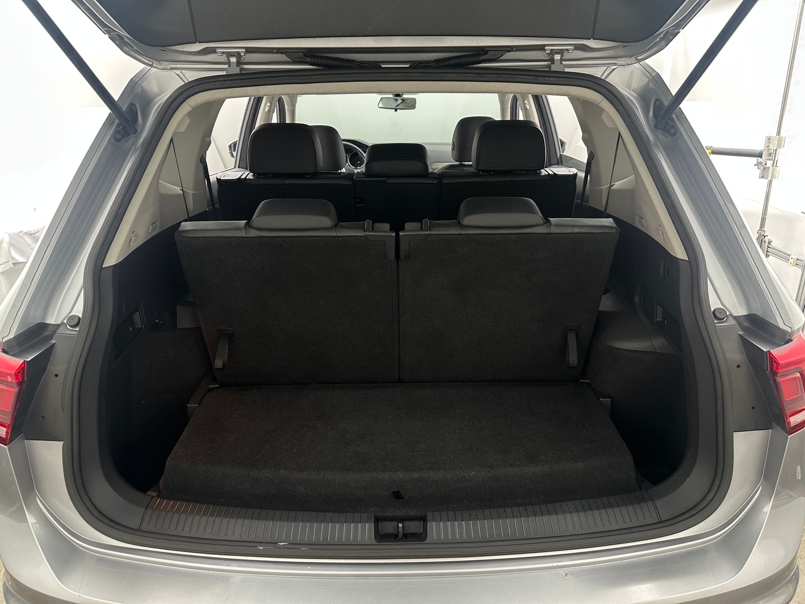 Thumbnail: 2020 Volkswagen Tiguan - 6