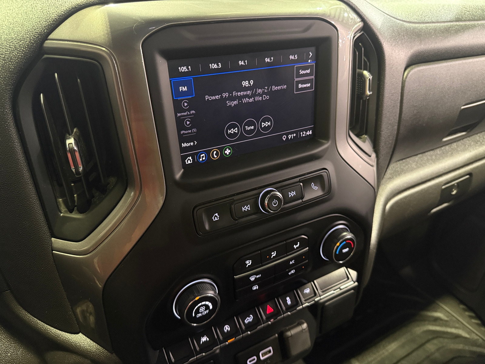 Thumbnail: 2024 Chevrolet Silverado 1500 - 4