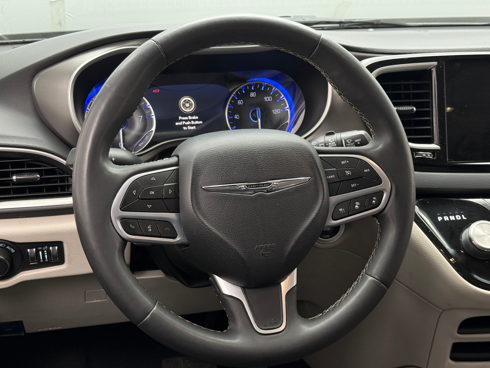 Thumbnail: 2022 Chrysler Pacifica - 4