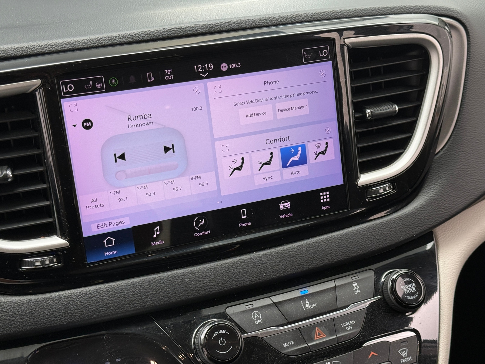 Thumbnail: 2022 Chrysler Pacifica - 3