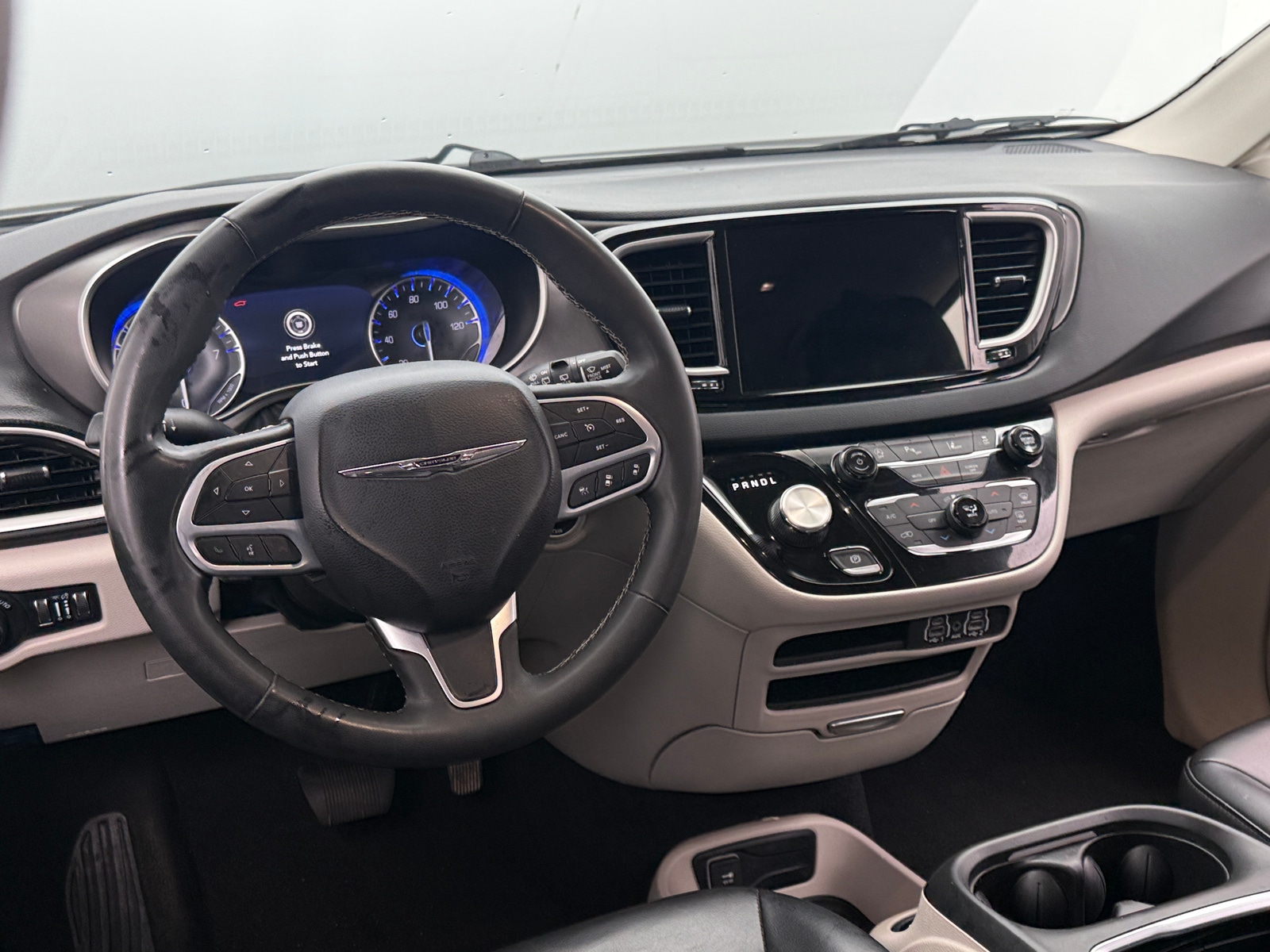 Thumbnail: 2023 Chrysler Pacifica - 4