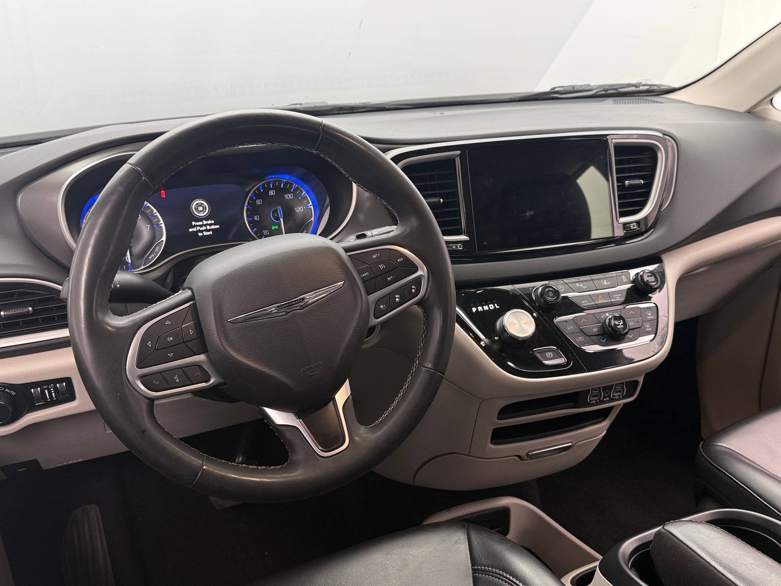 Thumbnail: 2023 Chrysler Pacifica - 4