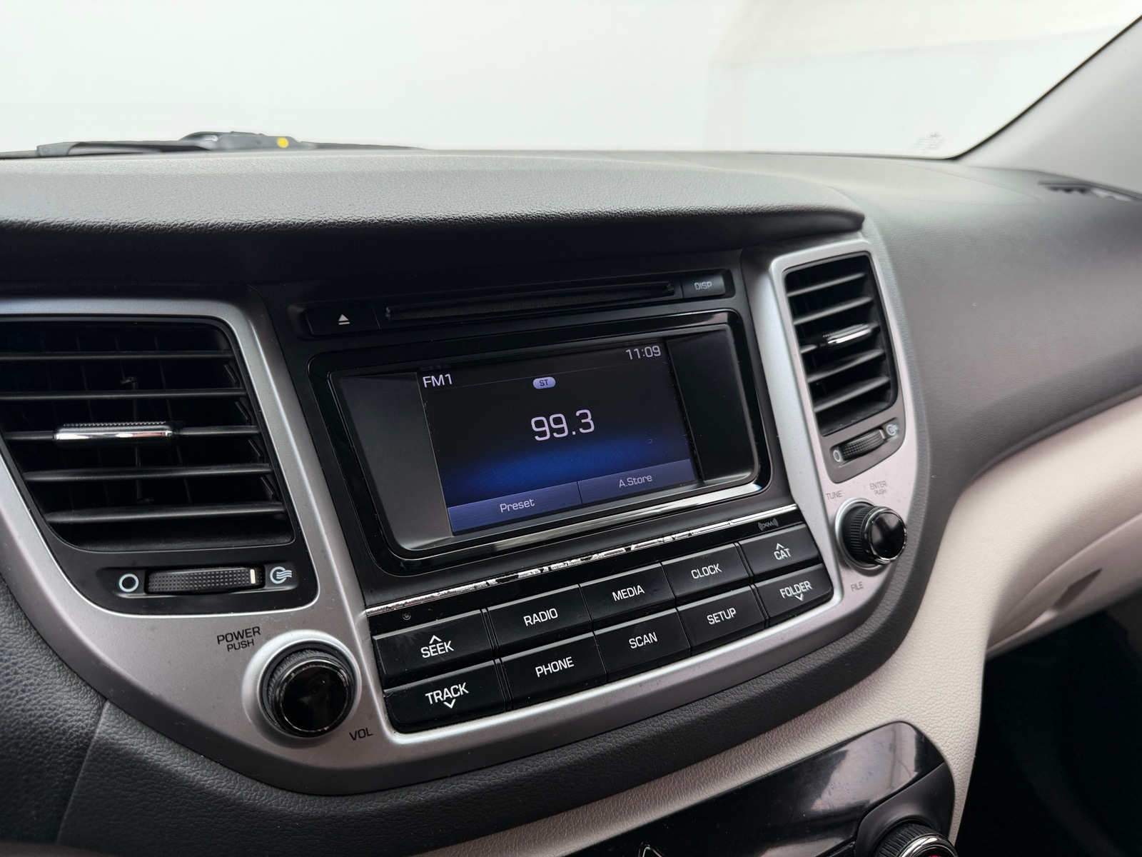 Thumbnail: 2016 Hyundai Tucson - 4