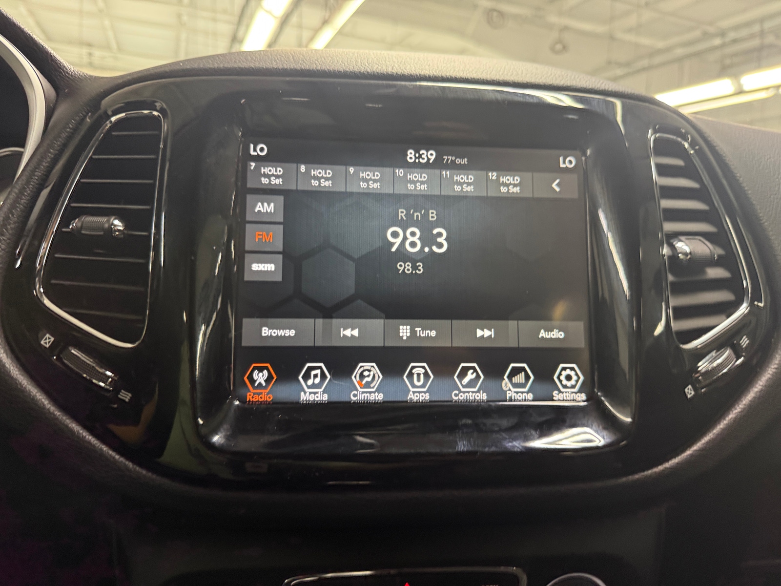 Thumbnail: 2017 Jeep Compass - 3
