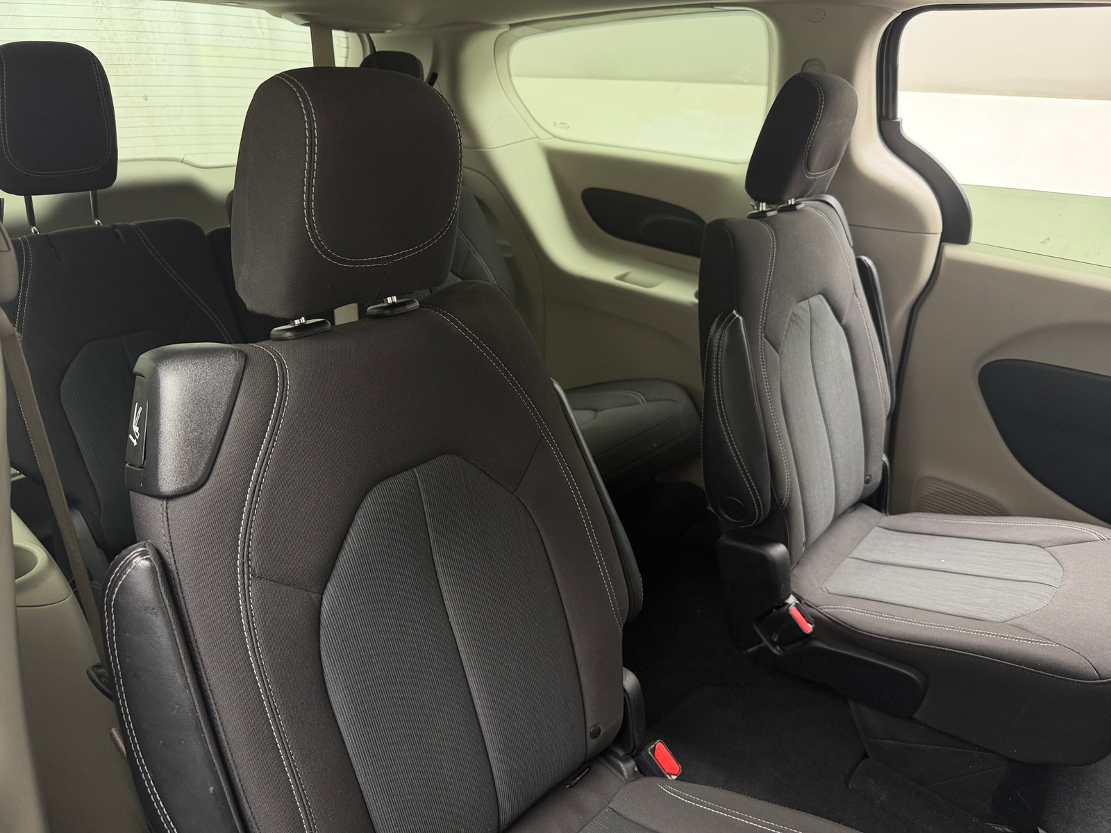 Thumbnail: 2023 Chrysler Voyager - 6