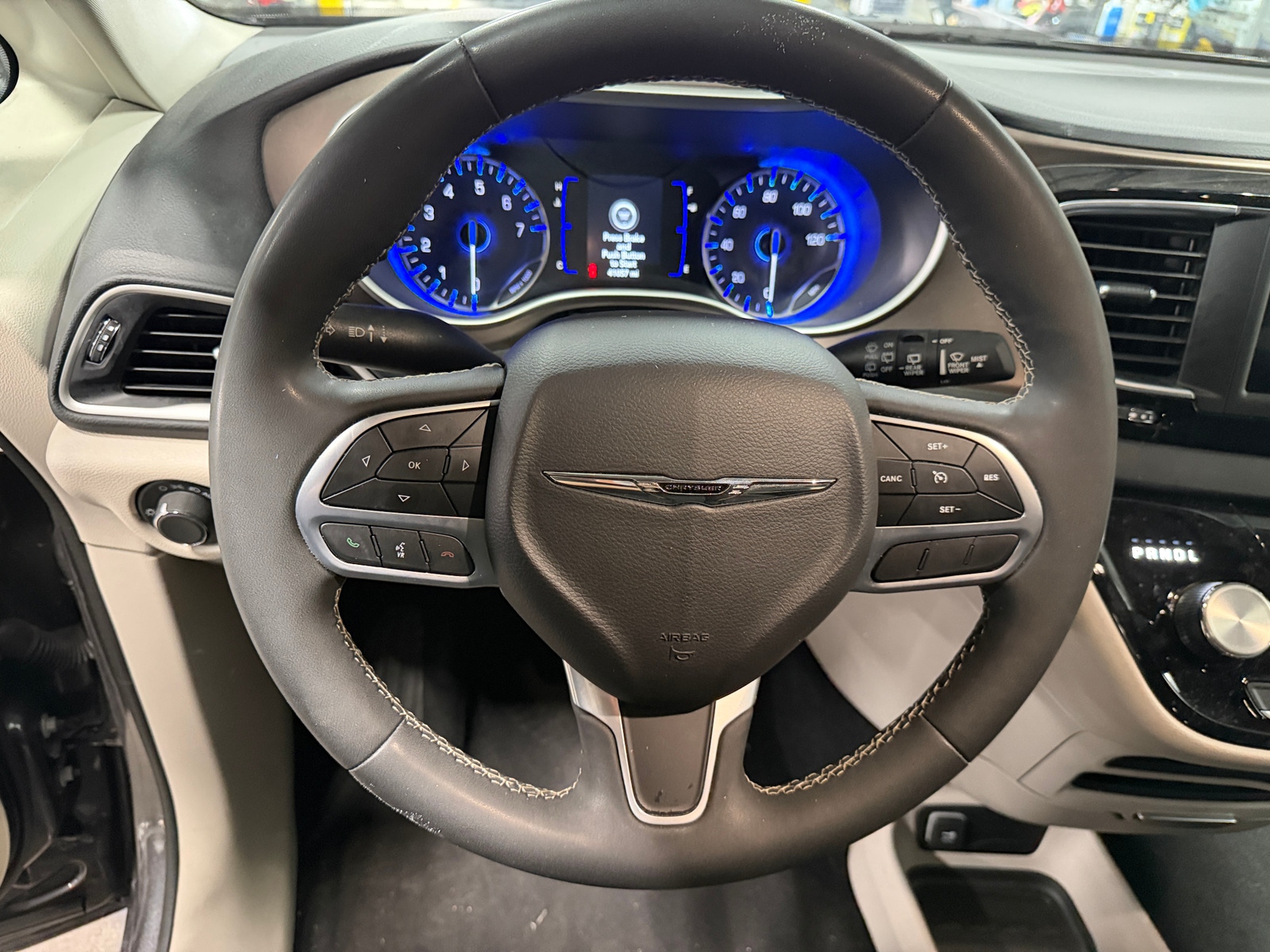 Thumbnail: 2023 Chrysler Voyager - 5
