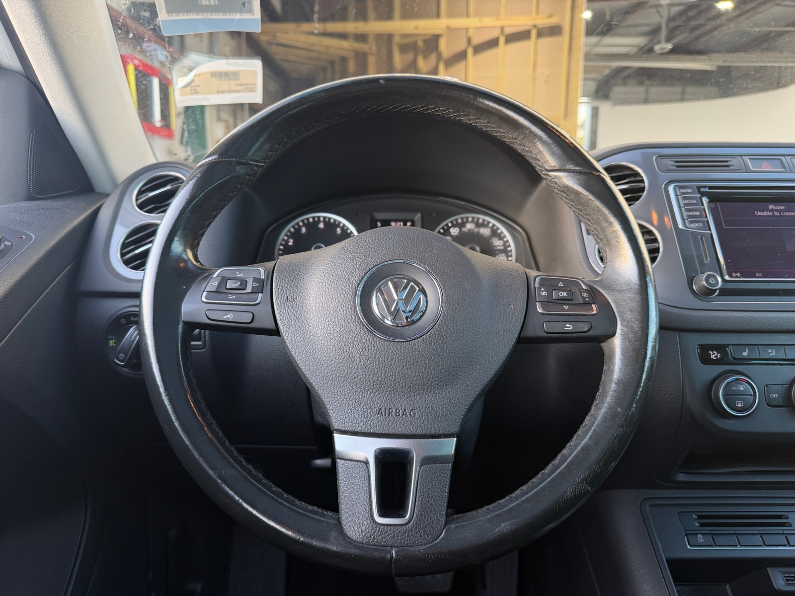 Thumbnail: 2017 Volkswagen Tiguan - 4