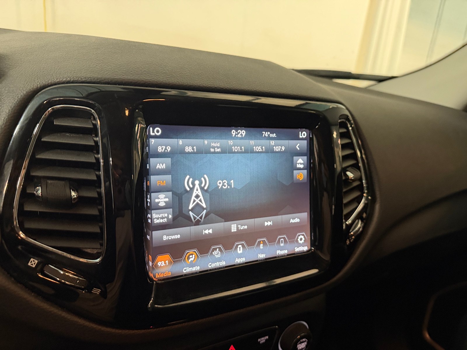 Thumbnail: 2020 Jeep Compass - 3