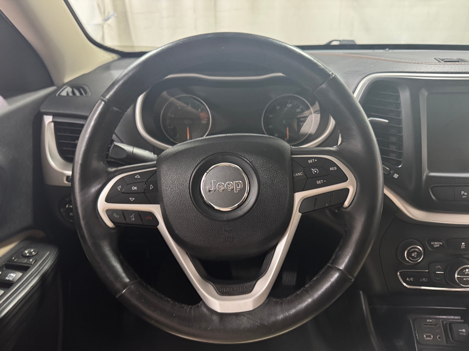 Thumbnail: 2016 Jeep Cherokee - 4