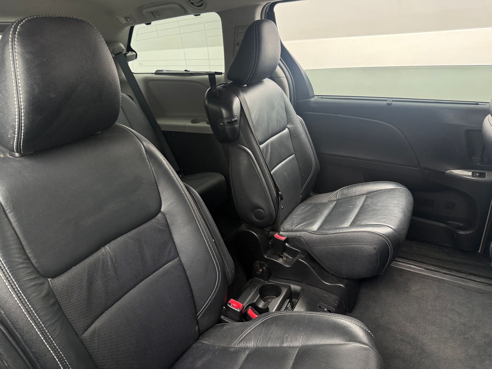 Thumbnail: 2016 Toyota Sienna - 5