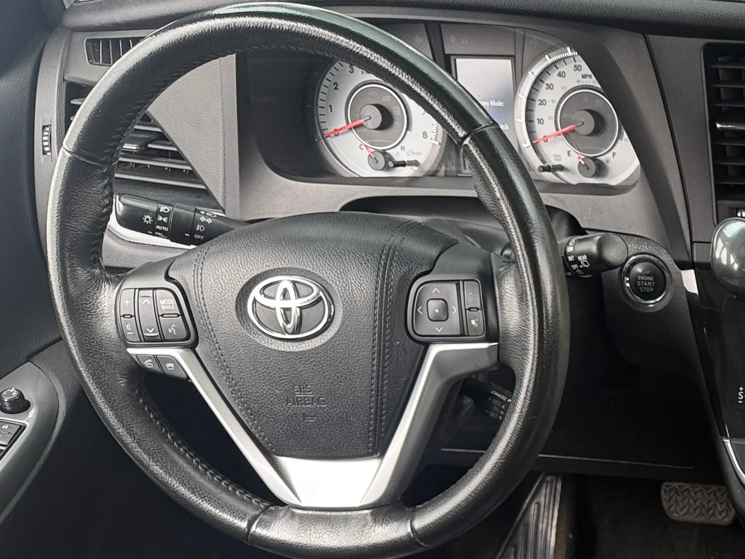 Thumbnail: 2016 Toyota Sienna - 4