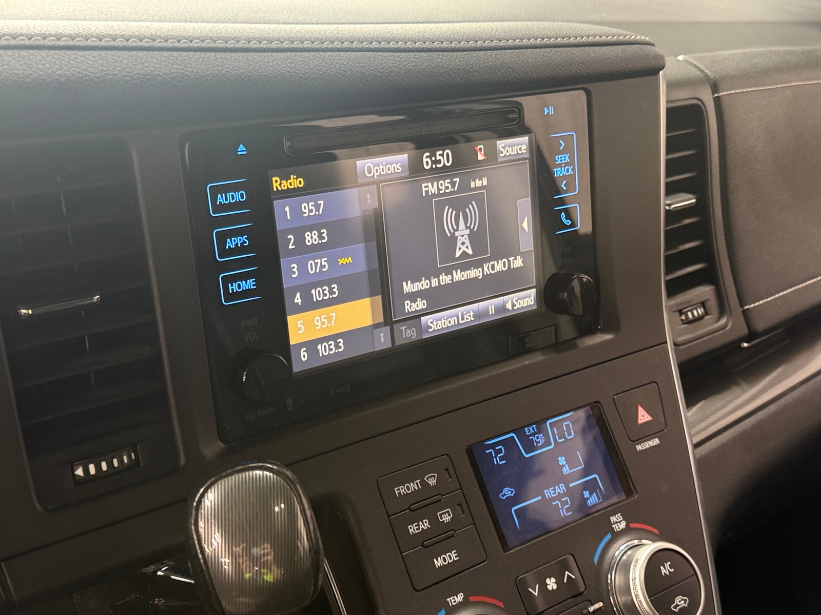 Thumbnail: 2016 Toyota Sienna - 3