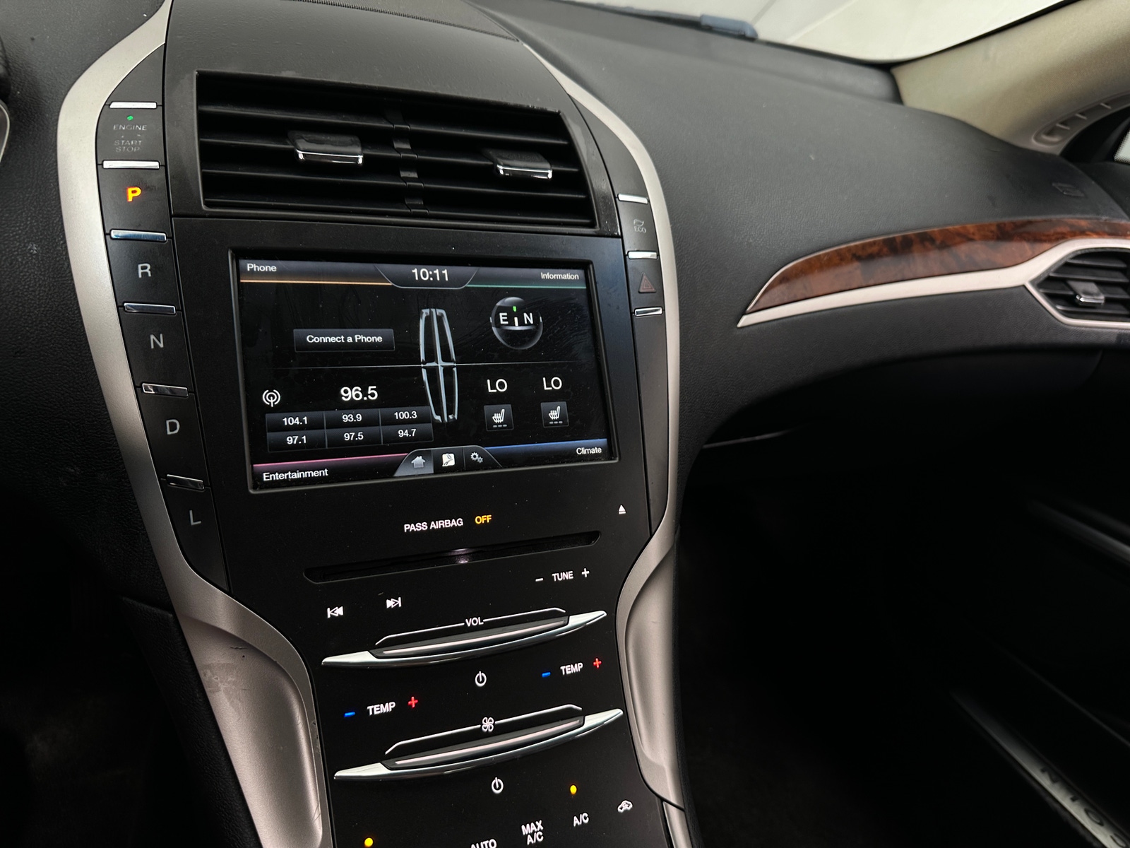 Thumbnail: 2016 Lincoln MKZ - 3