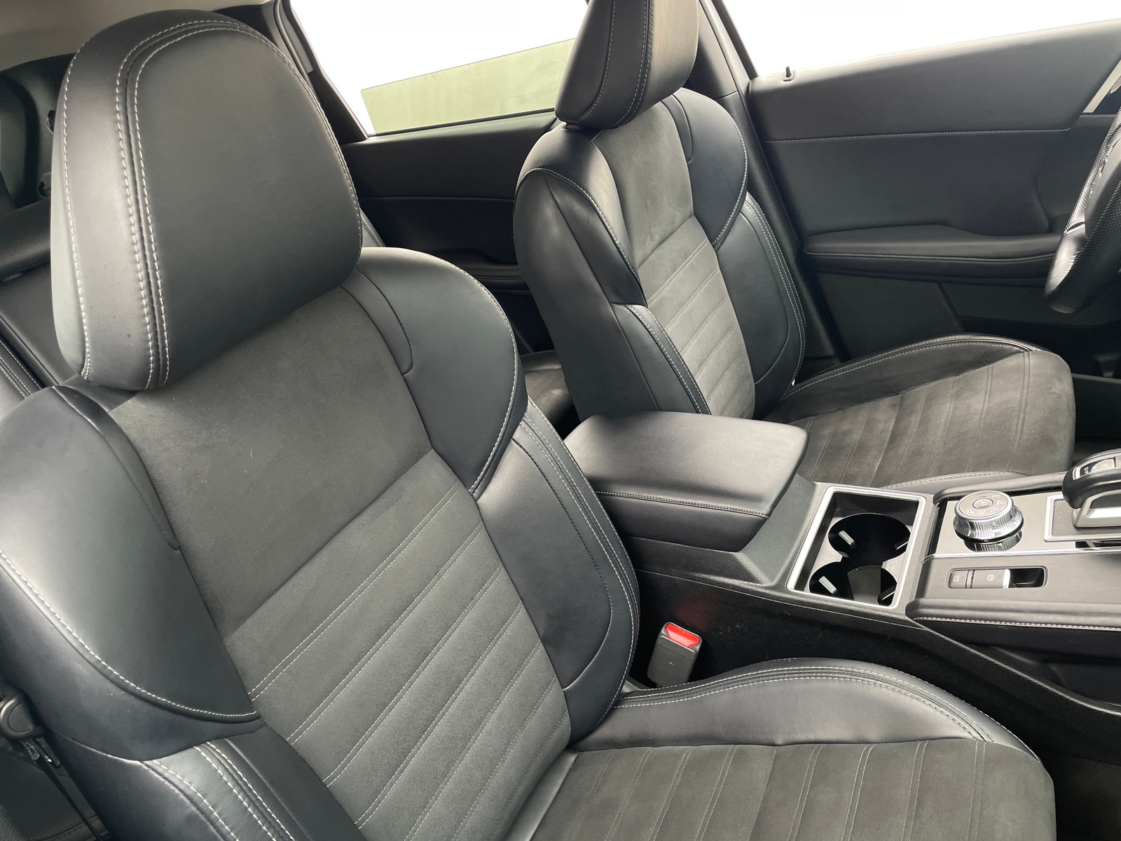 Thumbnail: 2024 Mitsubishi Outlander - 2