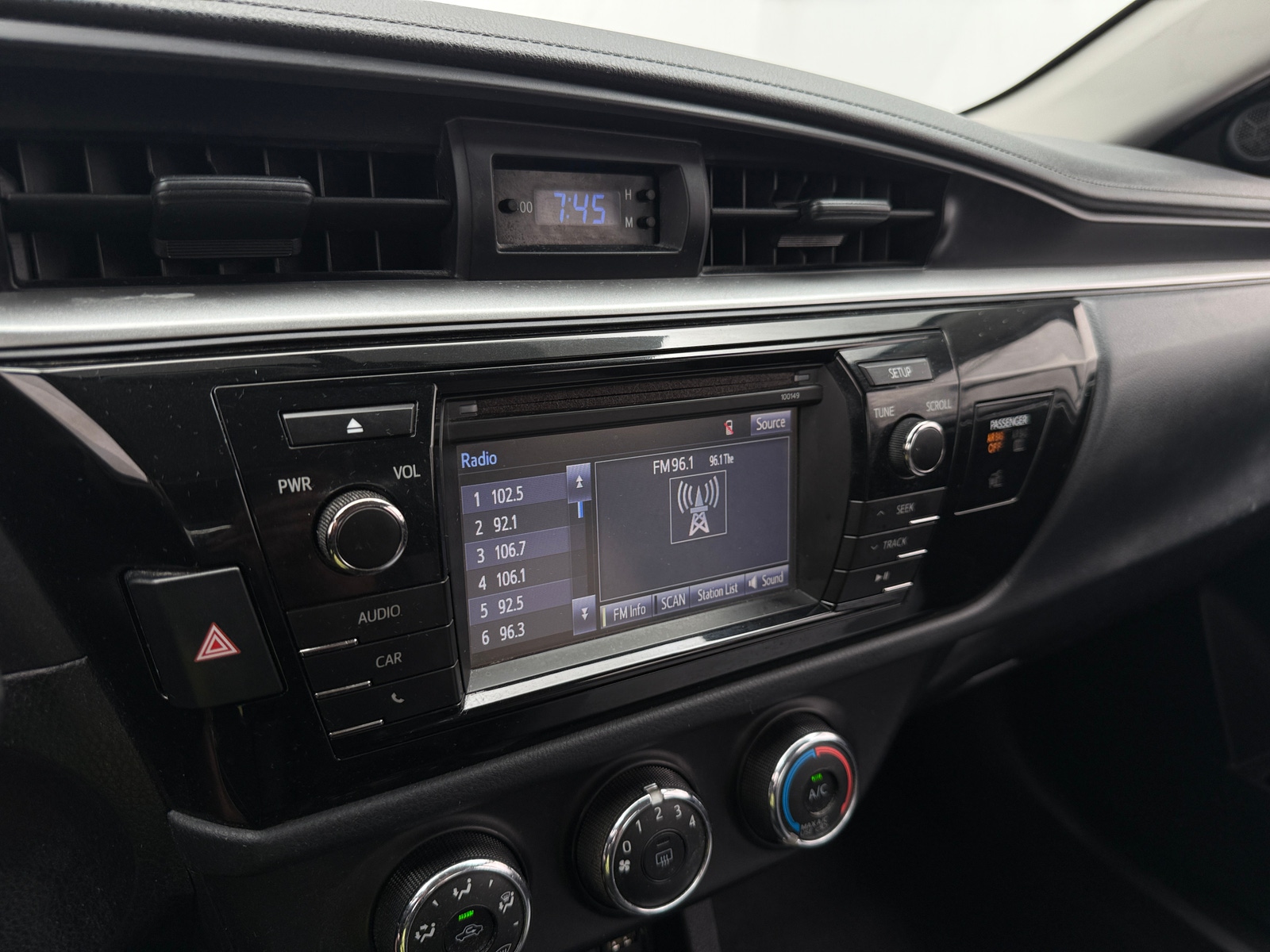 Thumbnail: 2016 Toyota Corolla - 4