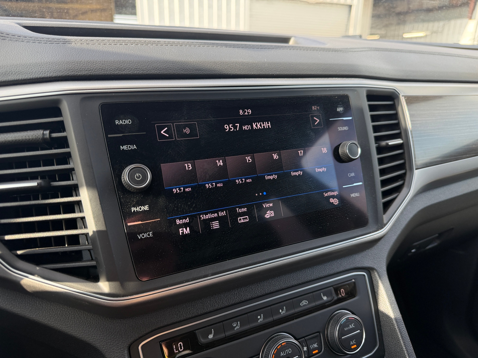 Thumbnail: 2018 Volkswagen Atlas - 4