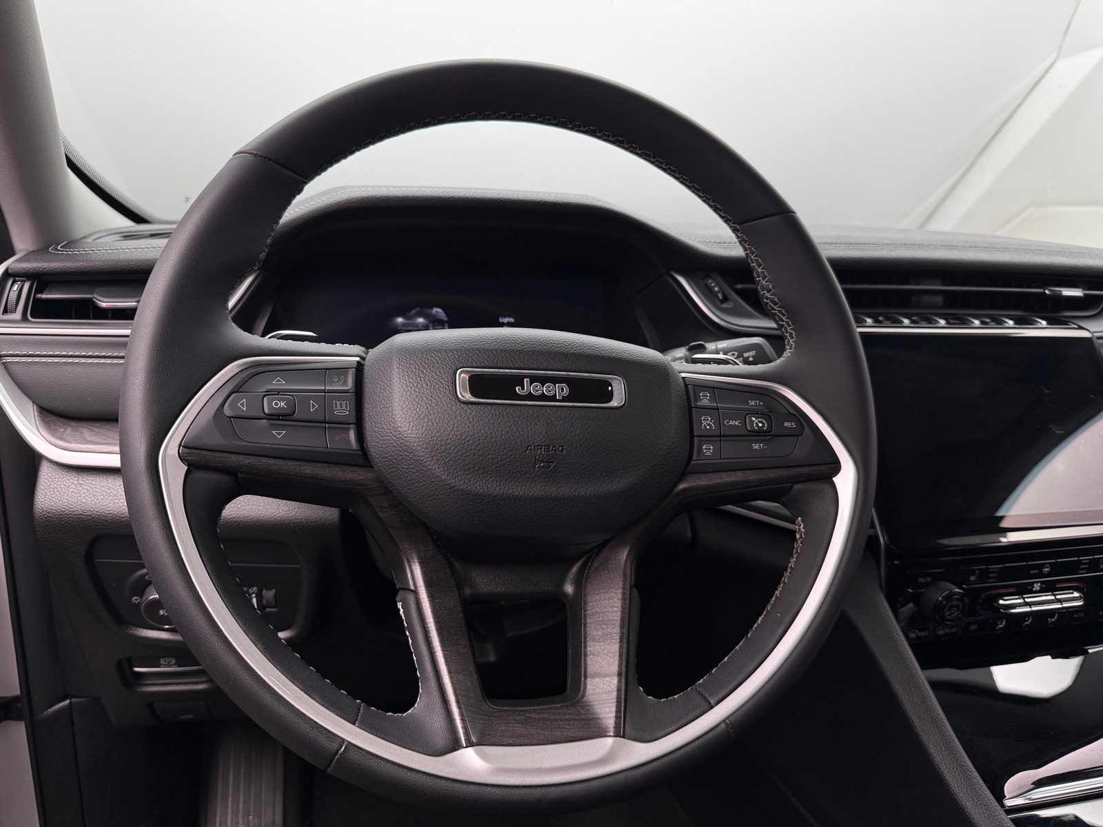 Thumbnail: 2023 Jeep Grand Cherokee - 4