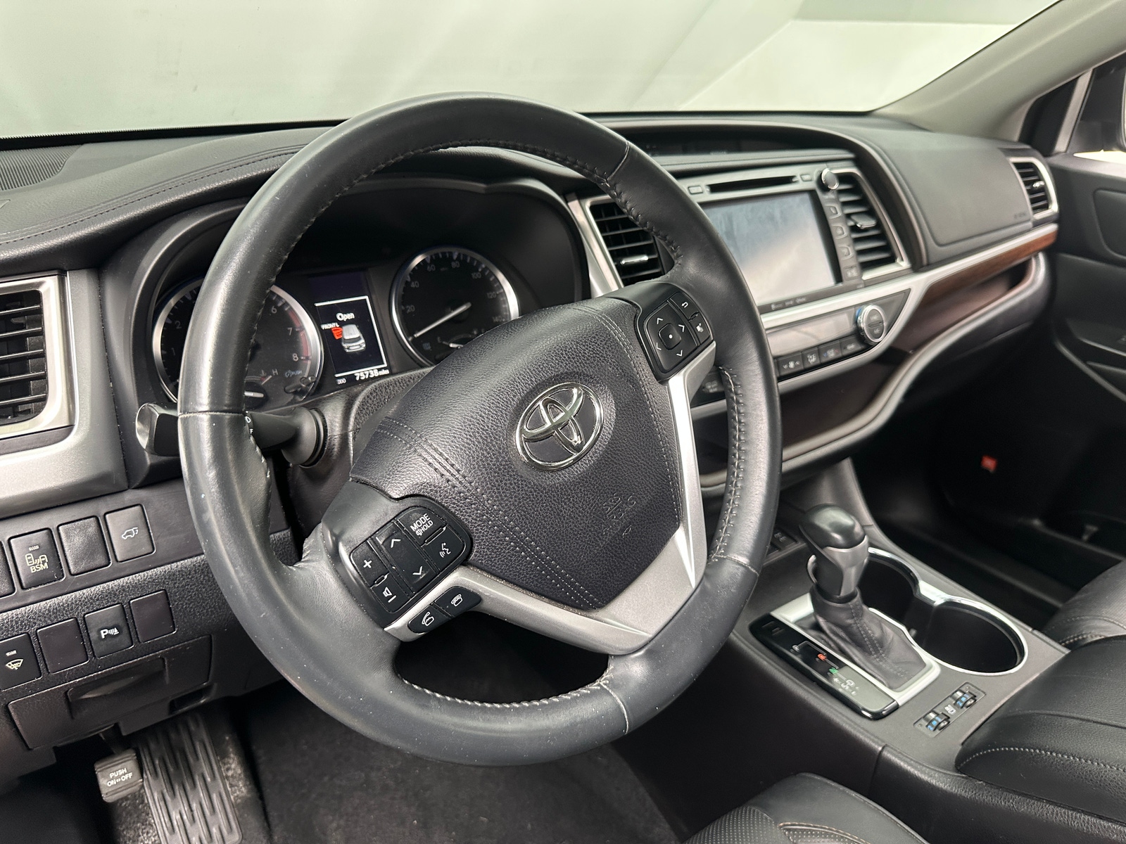 Thumbnail: 2016 Toyota Highlander - 4
