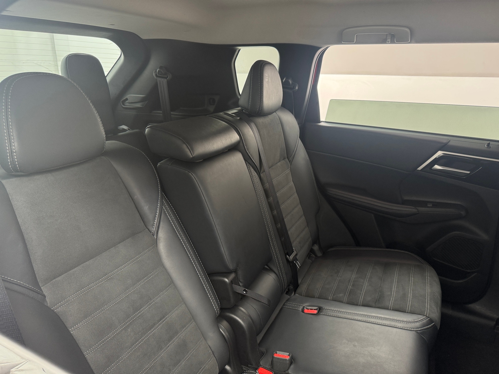 Thumbnail: 2024 Mitsubishi Outlander - 6