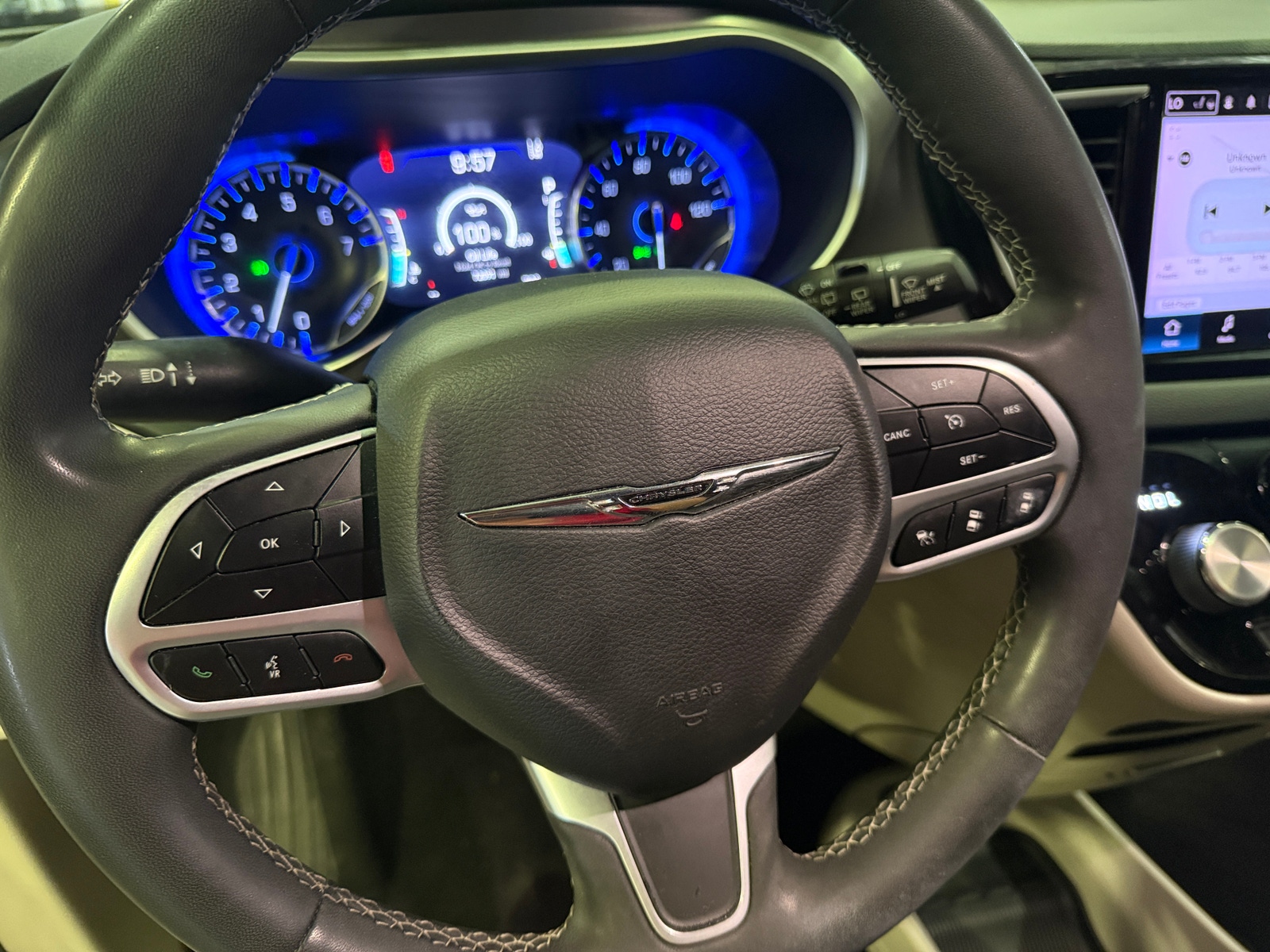 Thumbnail: 2022 Chrysler Pacifica - 4