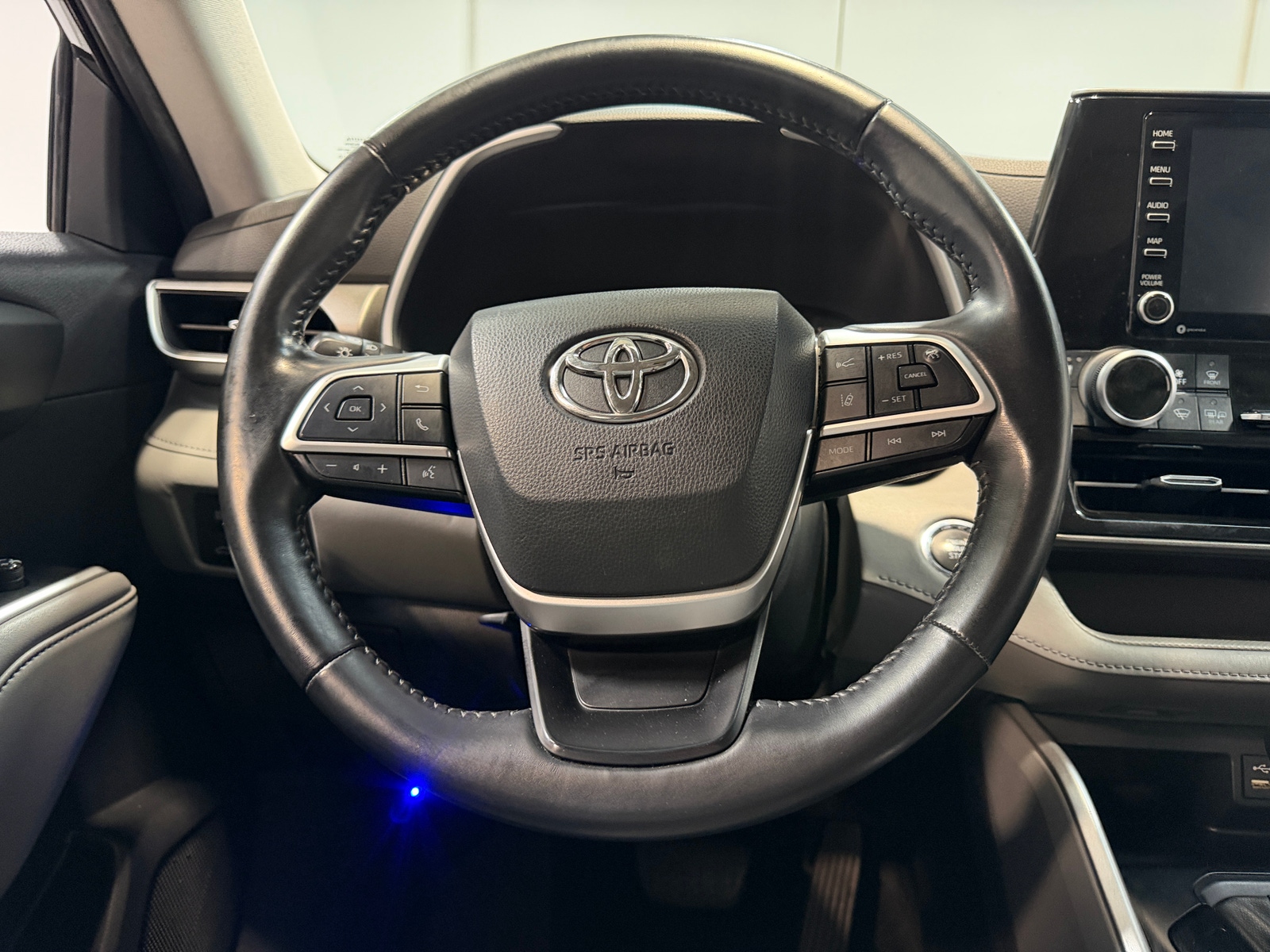Thumbnail: 2022 Toyota Highlander - 4