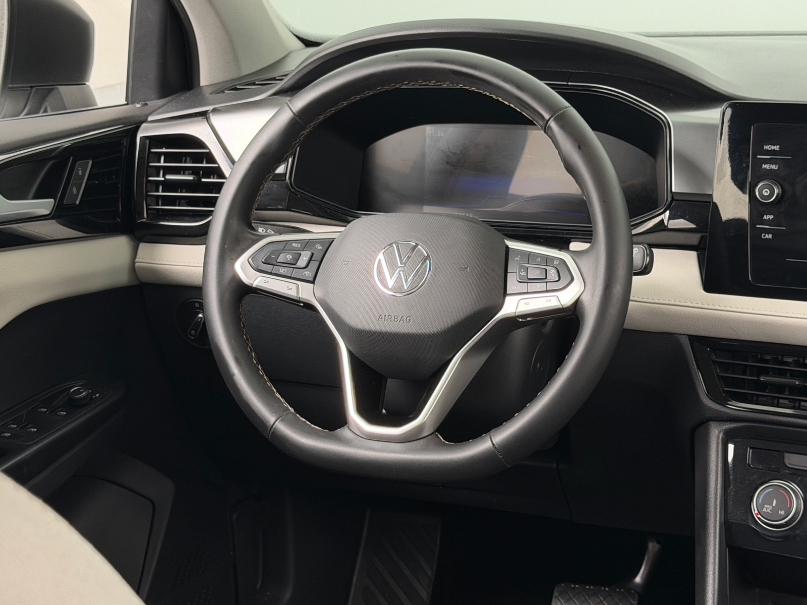 Thumbnail: 2025 Volkswagen Taos - 5