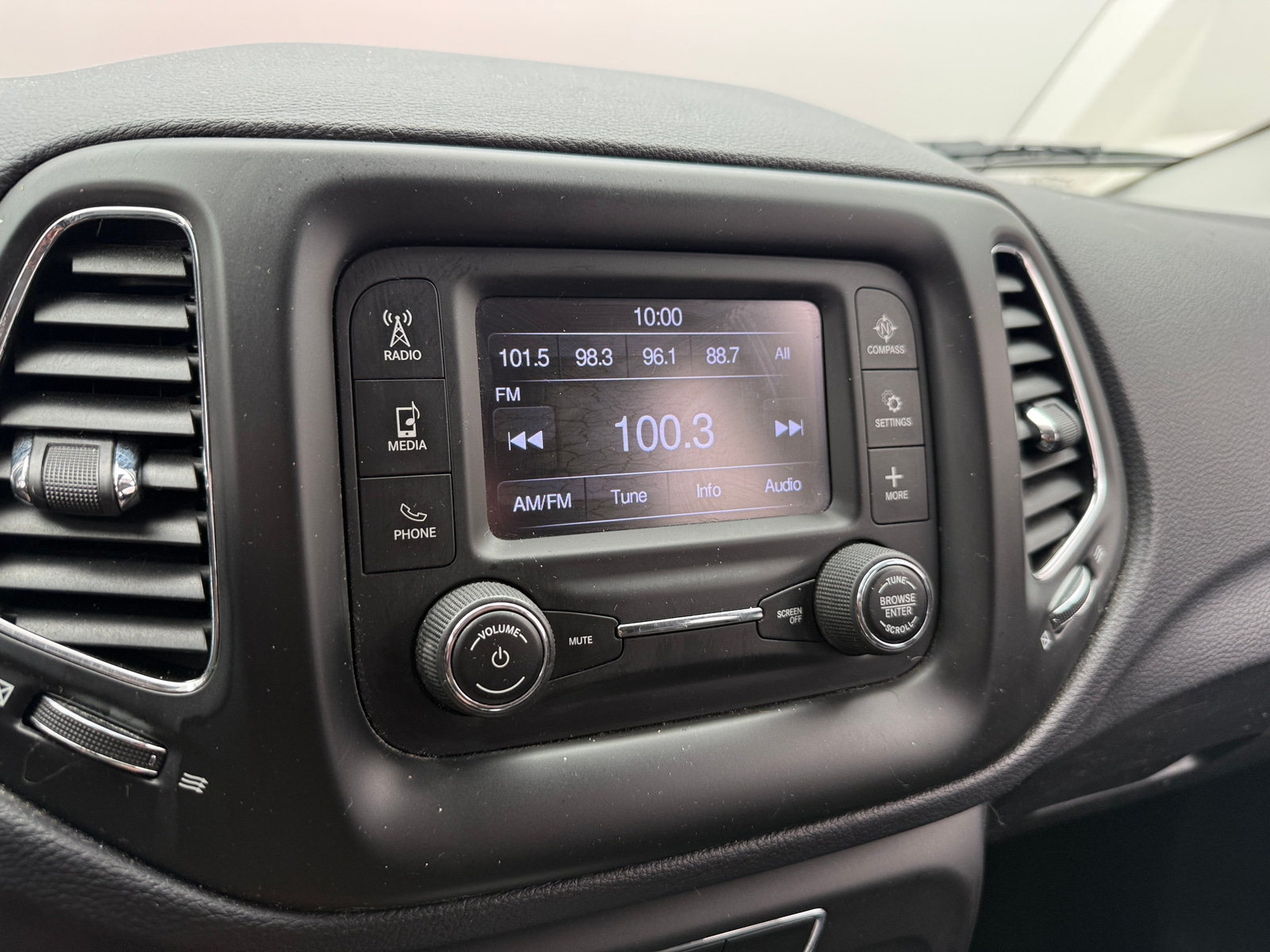 Thumbnail: 2017 Jeep Compass - 4